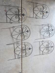 lot 427 image: Small metal garden fence