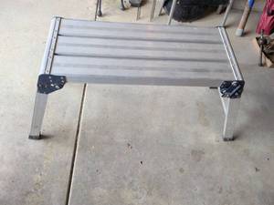 lot 429 image: Aluminum Work Platform Industrial Stage Stand