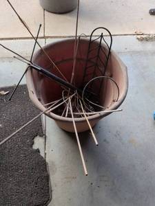 lot 430 image: Small little steaks in a couple little metal garden trellises