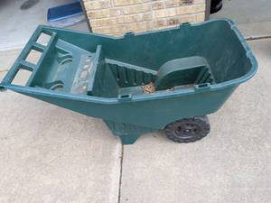 lot 434 image: Rubbermaid Garden Cart with Wheels