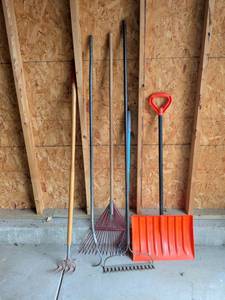lot 442 image: Garden Tool Set with Rakes and Snow Shovel