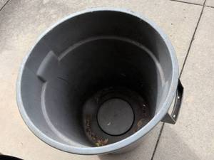 lot 444 image: Gray Plastic Garbage Can
