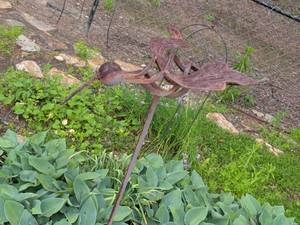lot 450 image: Metal Bird Garden Sculpture Stake