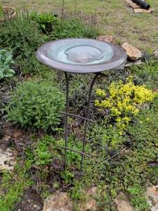 lot 453 image: Metal Bird Bath with Stand