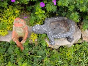 lot 456 image: Mosaic Stone Turtle Planter and Ceramic Frog Garden Ornaments