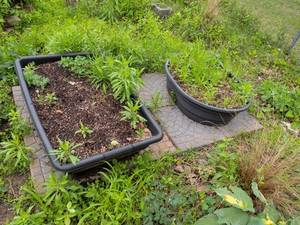 lot 464 image: 2 Planters