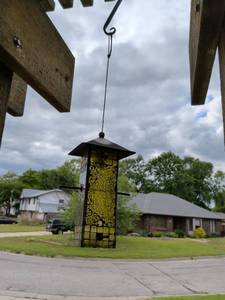 lot 476 image: Decorative Mosaic Bird Feeder with Black Metal Roof