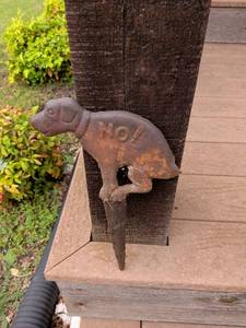 lot 479 image: Cast Iron Dog Target with NO Text