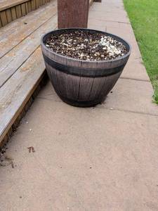 lot 483 image: Barrel Style Garden Planter