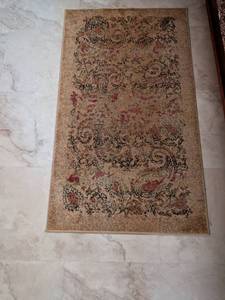 lot 488 image: Safavieh Lyndhurst 2 3 X 4 Multi Beige Rug