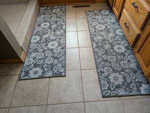 lot 489 image: Tayse Avery 20 X 60 Dark Gray Rug and Elements 20 X 60 Dark Gray Rug