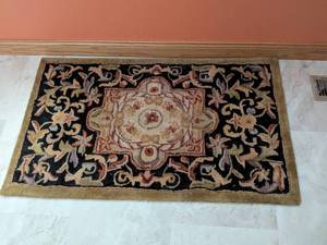 lot 491 image: Safavieh BlackBeige Rug 2 3 X 4