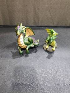 lot 3386 image: Green Dragon Figurine Set