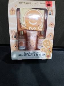 lot 3405 image: Botanical Infusion Gingerbread Cookie Holiday Bath & Body Gift Set