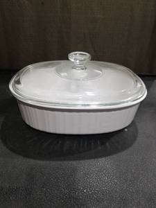 lot 3414 image: Corning Ware French White Oval Casserole Dish with Glass Lid