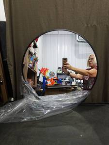 lot 3429 image: 22 Inch Round Black Frame Mirror