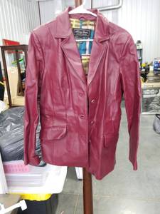 lot 3450 image: Terry Lewis Classic Luxuries Leather Blazer Size Medium