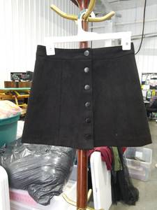 lot 3466 image: Forever 21 Black Button Front Mini Skirt Size 25