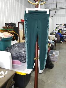 lot 3467 image: Victorias Secret PINK Green Velvet Panel Leggings Size Small