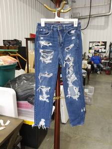 lot 3468 image: American Eagle Distressed Denim Jeans Size 4