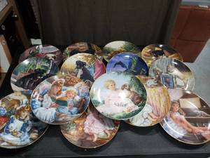lot 3484 image: Decorative Collector Plates Mixed Set