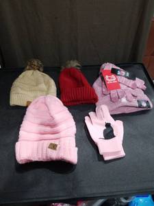 lot 3530 image: Mixed Winter Knit Hat and Glove Set Collection