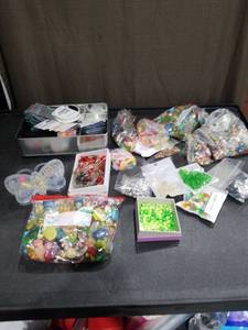 lot 3538 image: Large Mixed Bead Collection for Jewelry Making
