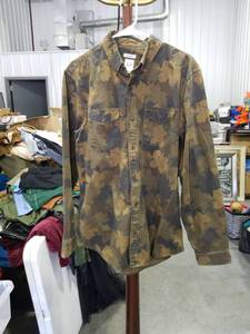 lot 3541 image: GAP Mens Camouflage Button-Up Shirt Size Large