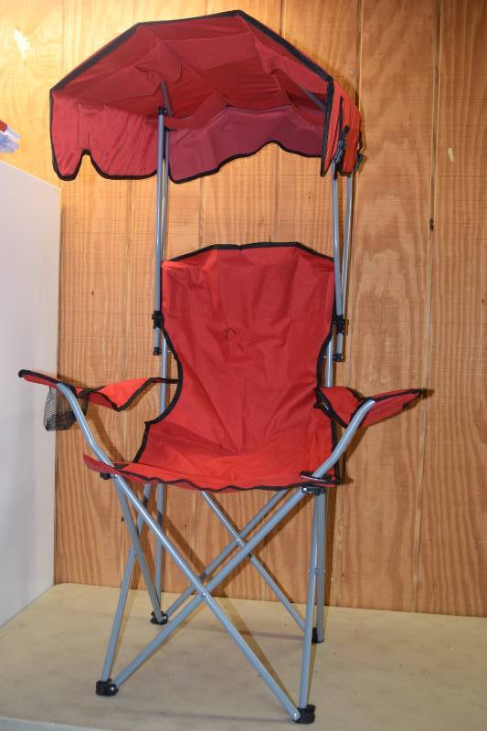 lot 12 image: Red Lawn Chair with Umbrella Cover