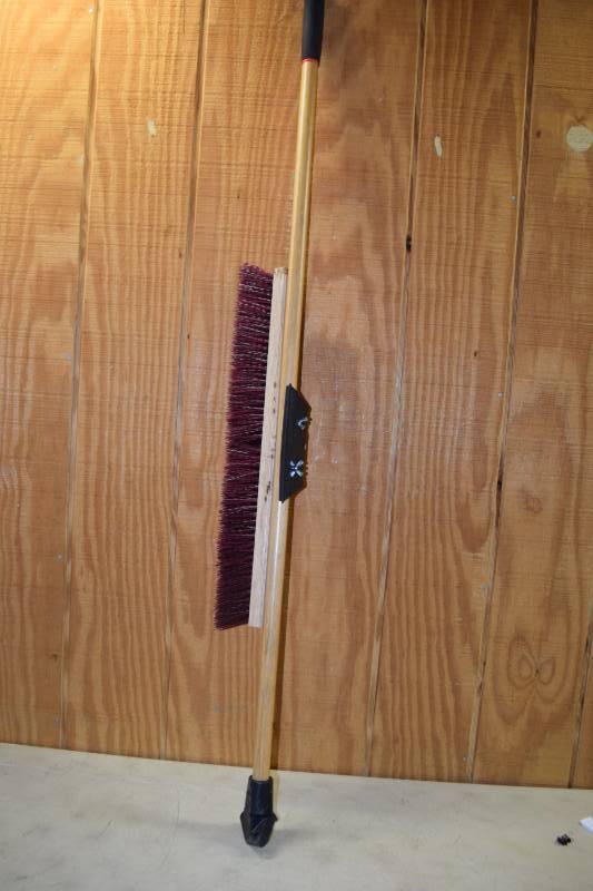 lot 19 image: Tough Guy Push Broom