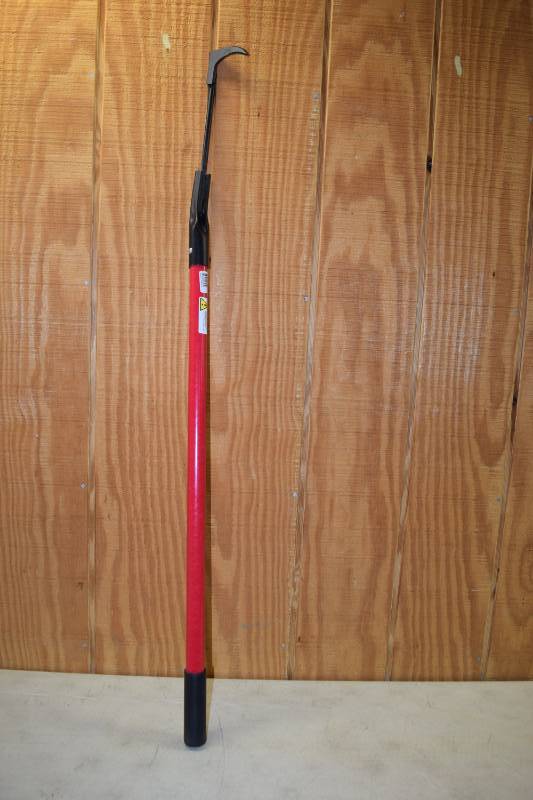 lot 25 image: Bully Tools Bean Hook Paver Weeder