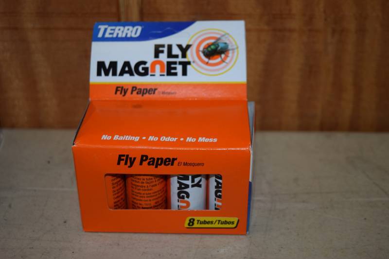 lot 103 image: 32 Terro Fly Magnet Fly Papers