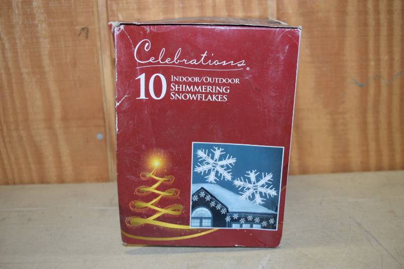 lot 85 image: 10 Celebrations IndoorOutdoor Shimmering Snowflakes