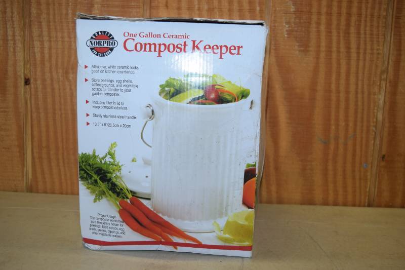 lot 87 image: Norpro One Gallon Ceramic Compost Keeper