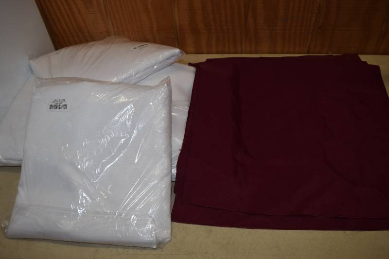 lot 134 image: Tableclothes and Napkins