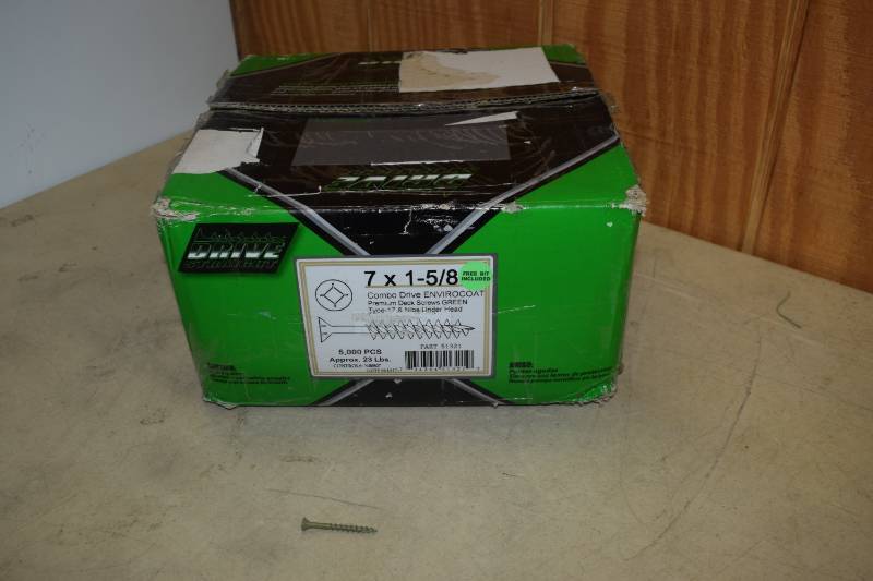 lot 136 image: Approximately 5000 Deck Screws