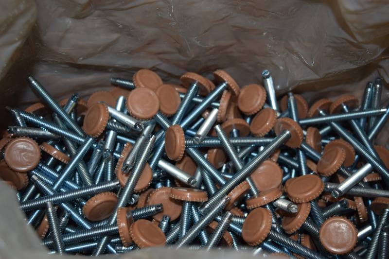 lot 164 image: 250 Long Stem Levellers Adjustable Feet