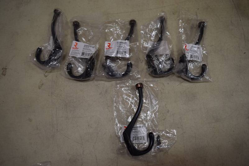 lot 207 image: 6 Richelieu Double Hooks