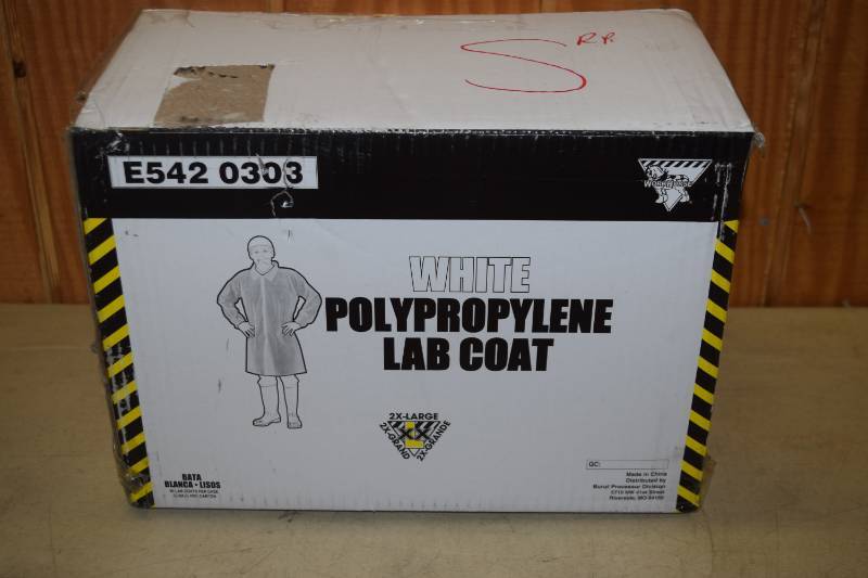 lot 228 image: 30 White Polypropylene Lab Coats