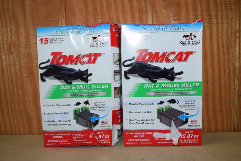 lot 229 image: 30 Tomcat Rat and Mouse Killer
