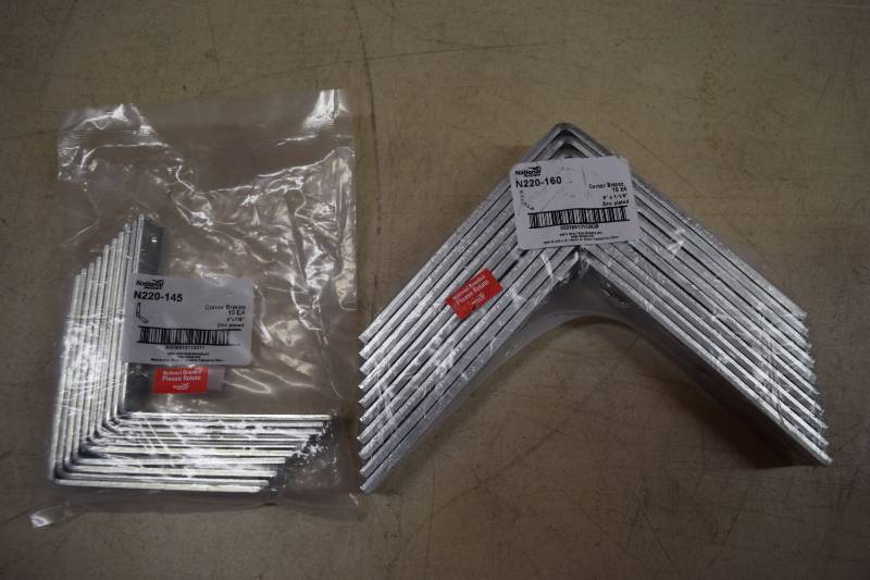 lot 300 image: 20 Corner Braces
