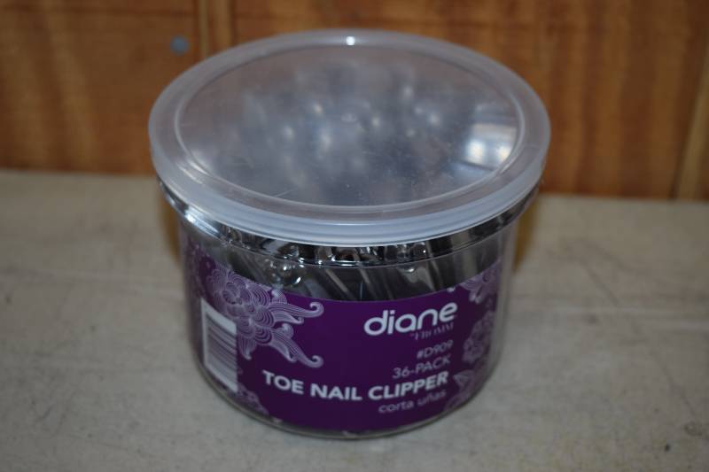 lot 315 image: 36 Pairs Toenail Clippers