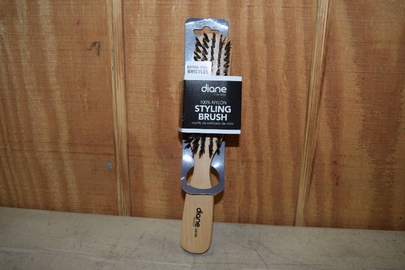 lot 327 image: 6 Styling Brushes