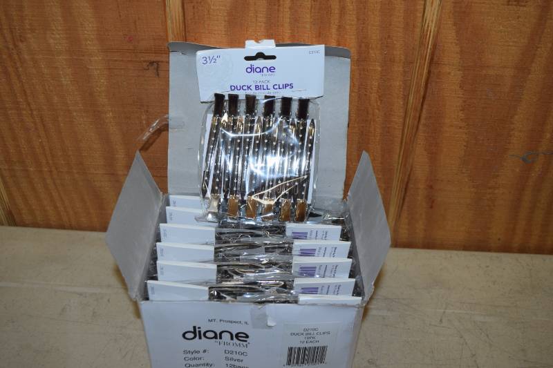 lot 330 image: 144 Duck Bill Clips
