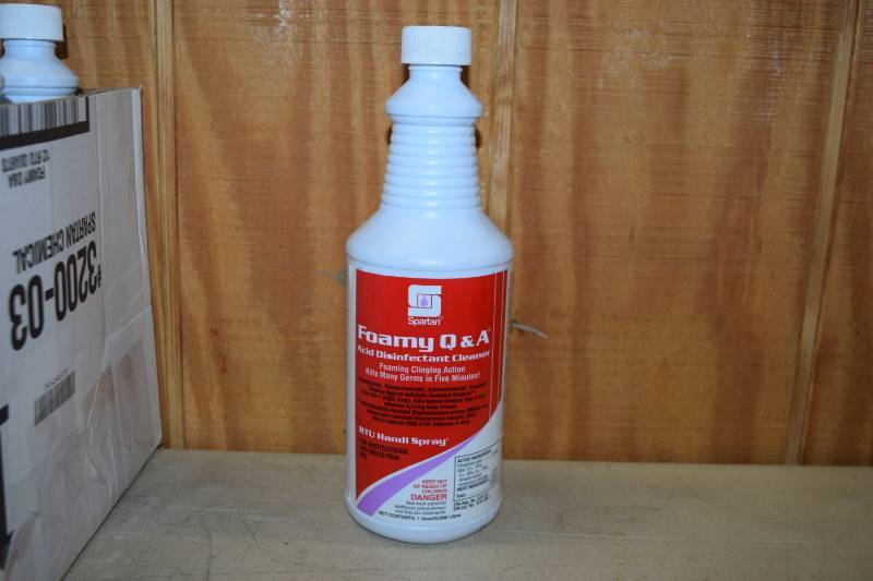 lot 332 image: 11 Quarts Spartan Foamy Q&Q Acid Disinfectant Cleaner