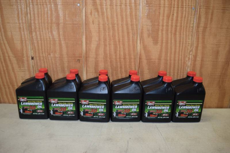 lot 351 image: 12 Super S Heavy Duty 4-Stroke Lawnmower Oil