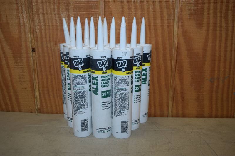lot 355 image: 12 Tubes DAP Painters Acrylic Latex Caulk