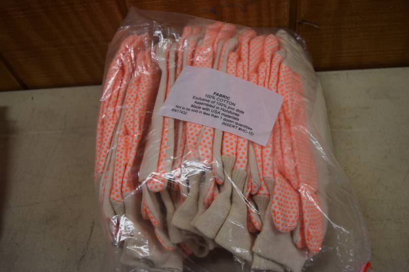lot 389 image: 12 Pairs of Gloves