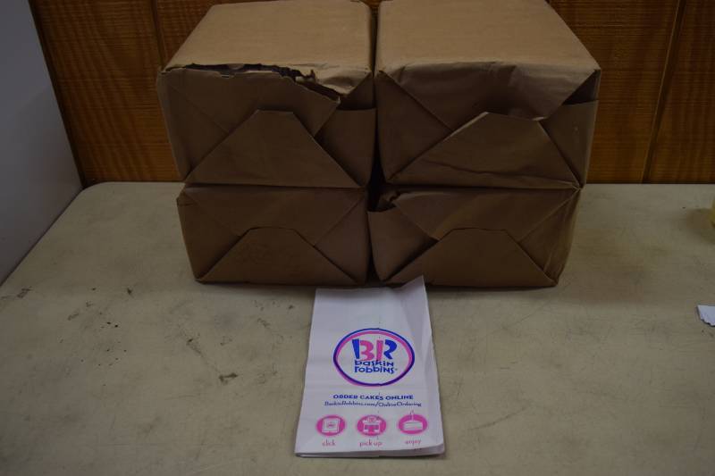 lot 397 image: 4 Bundles Paper Sacks