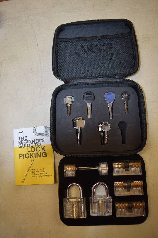 lot 398 image: Beginners Guide to Lock Picking Kit